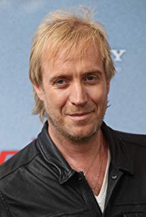 How tall is Rhys Ifans?